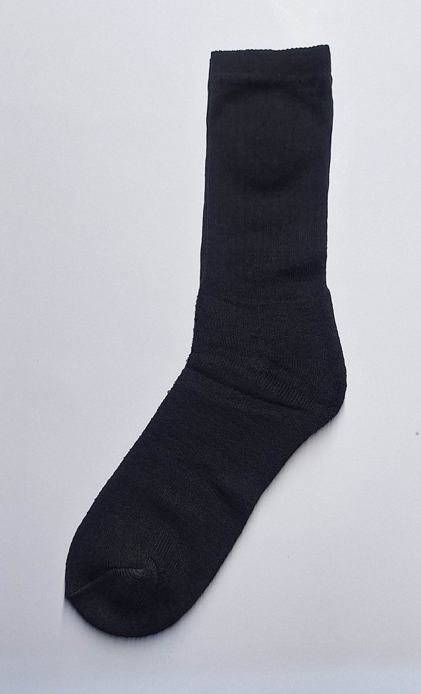MEDIAS SPORT BLACK LARGA.———— $1.99