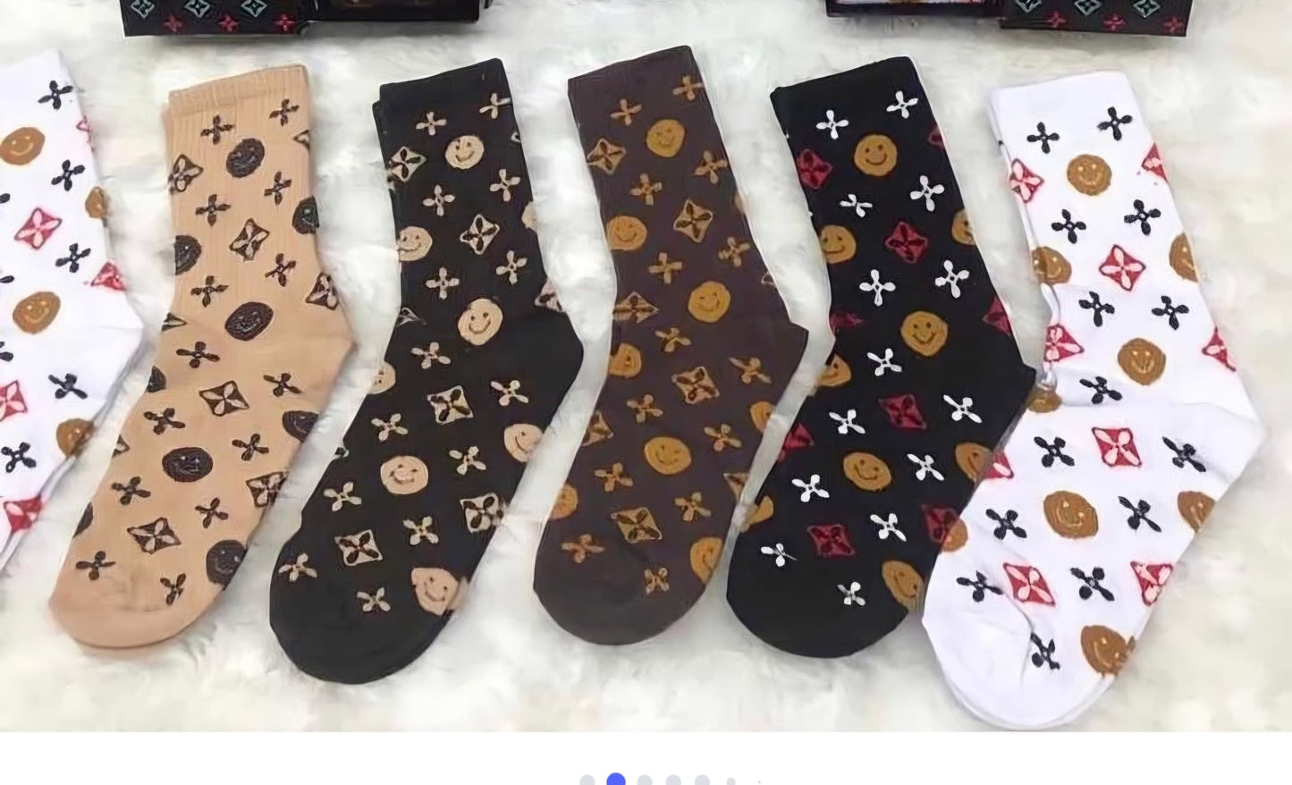 MEDIAS DE DISEÑO “LV.—————————$1.99