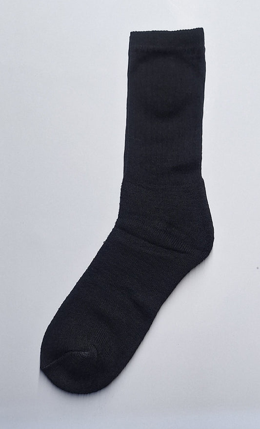 MEDIAS SPORT BLACK LARGA.———— $1.99