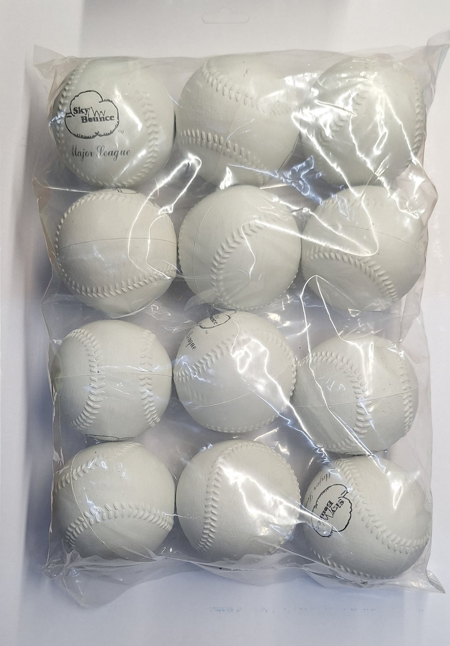 PELOTA DE BASEBALL ————-$ 1.69