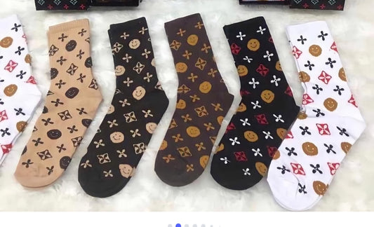 MEDIAS DE DISEÑO  “LV.—————————$1.99
